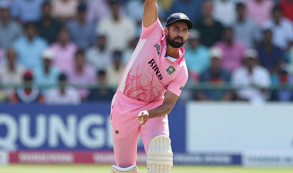 ভাদোদরার করতালি আর তিনটি ফেলে দেওয়া ক্যাচ: হরমনপ্রীতের ১২৬ রানের আসল হিসাব