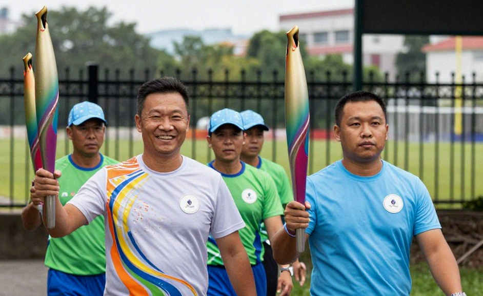 আক্রোনের খাতা: রোনালদিনিয়োর ছায়া, সালসিদোর লাল কার্ড আর আভিলার গোল